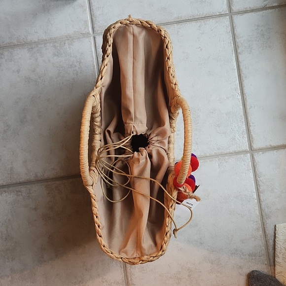 NWT ❗️elegant Vietnam straw bag with 100% cotton lining inside & pom pom accent - Picture 7 of 12